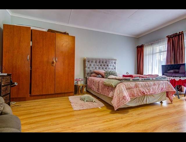 3 BEDROOM HOUSE FOR SALE IN VAN RIEBEECK PARK
